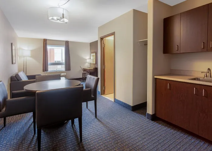Super 8 By Wyndham Lachenaie/Terrebonne