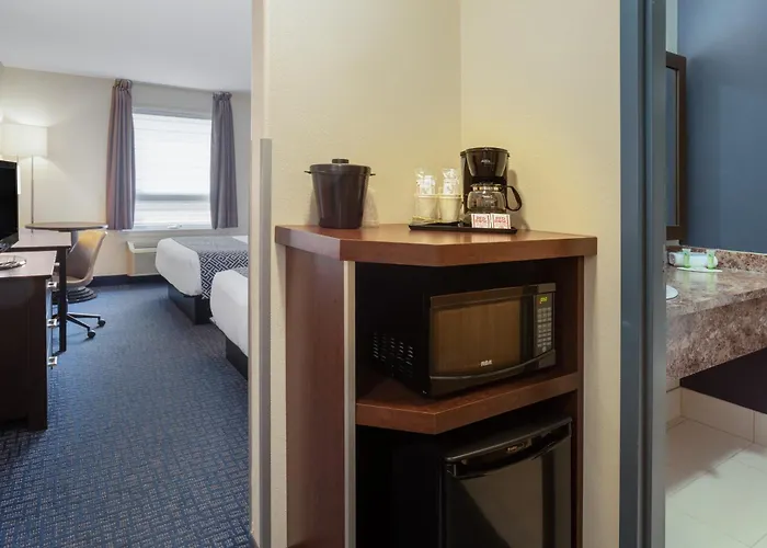 Super 8 By Wyndham Lachenaie/Terrebonne
