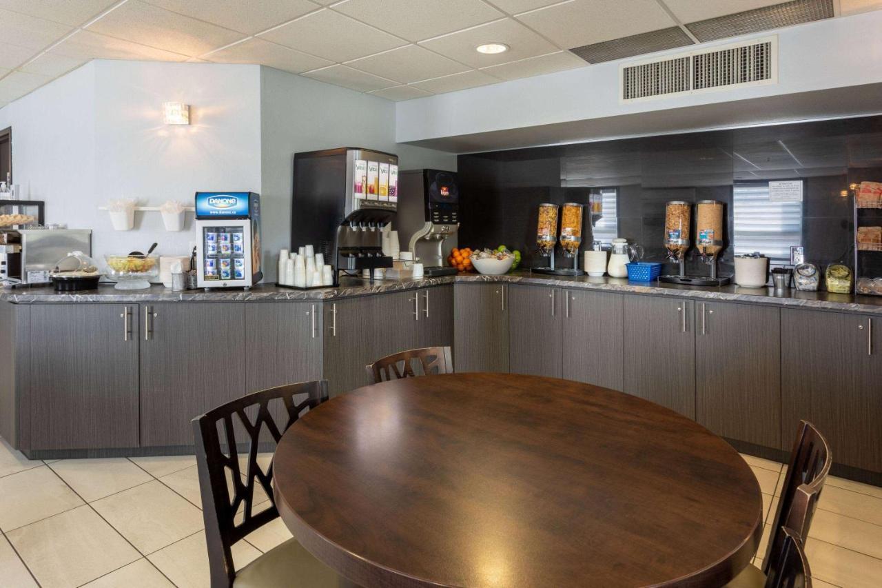 Super 8 By Wyndham Lachenaie/terrebonne 3* Terrebonne