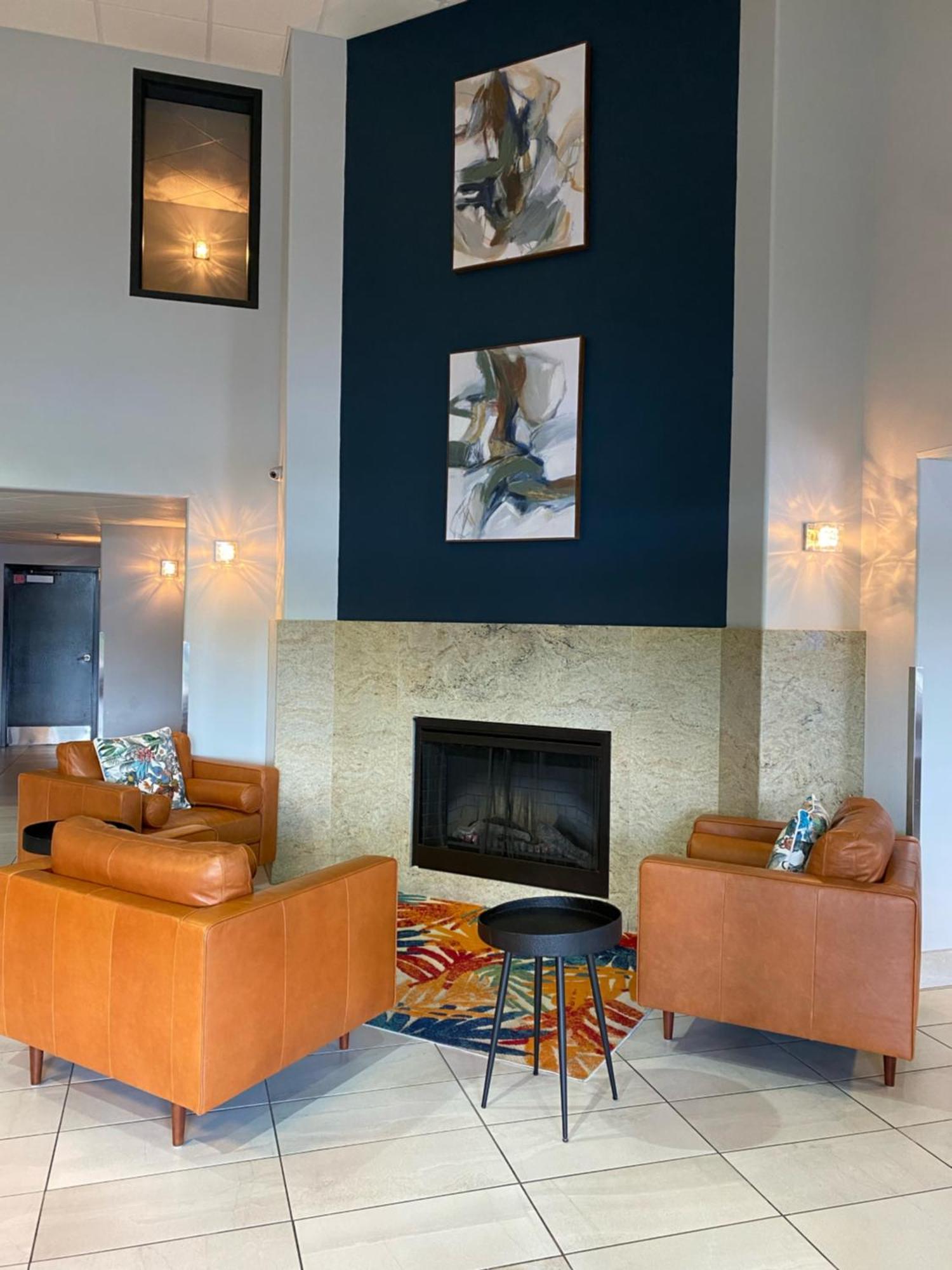 Super 8 By Wyndham Lachenaie/terrebonne Hotel