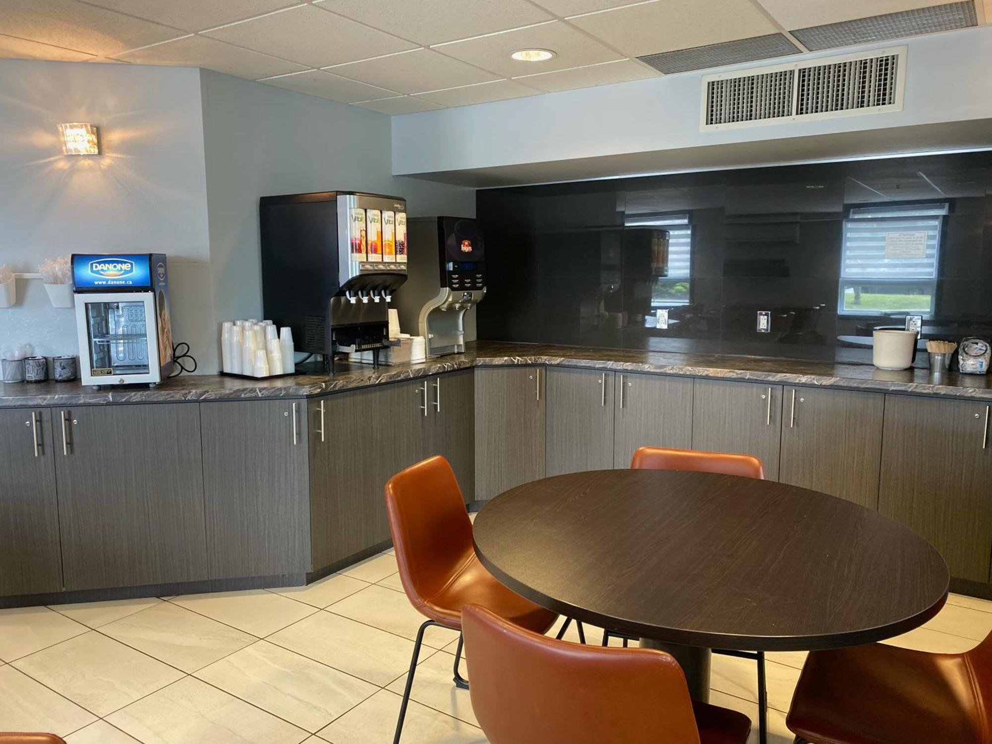 Hotel Super 8 By Wyndham Lachenaie/terrebonne 3*