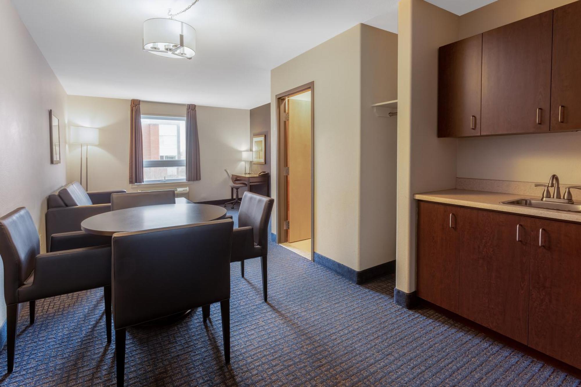 Super 8 By Wyndham Lachenaie/terrebonne 3*
