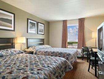 Super 8 By Wyndham Lachenaie/terrebonne Hotel