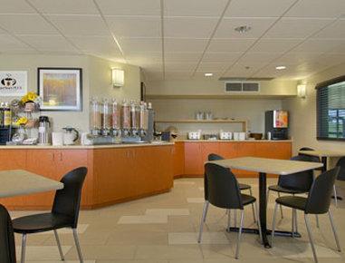 Super 8 By Wyndham Lachenaie/terrebonne 3*