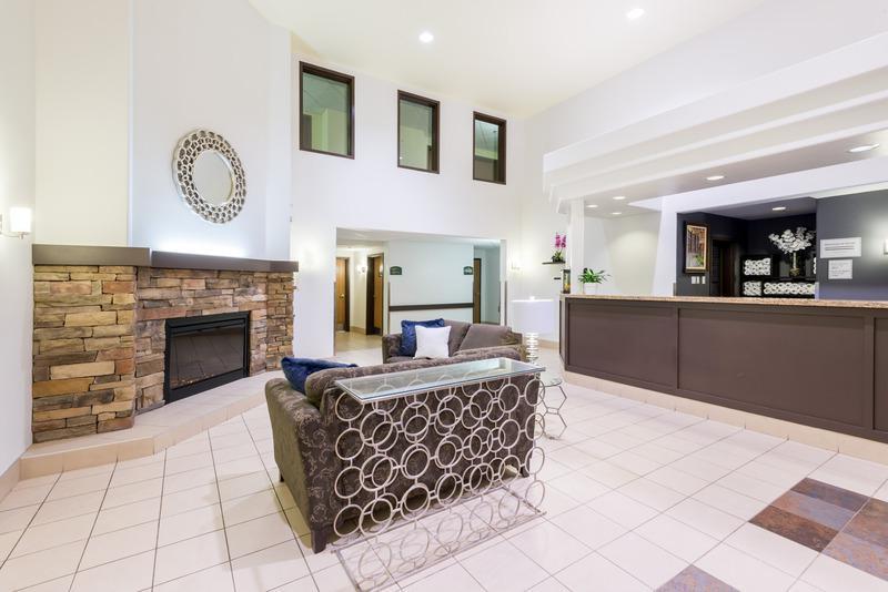 Super 8 By Wyndham Lachenaie/terrebonne