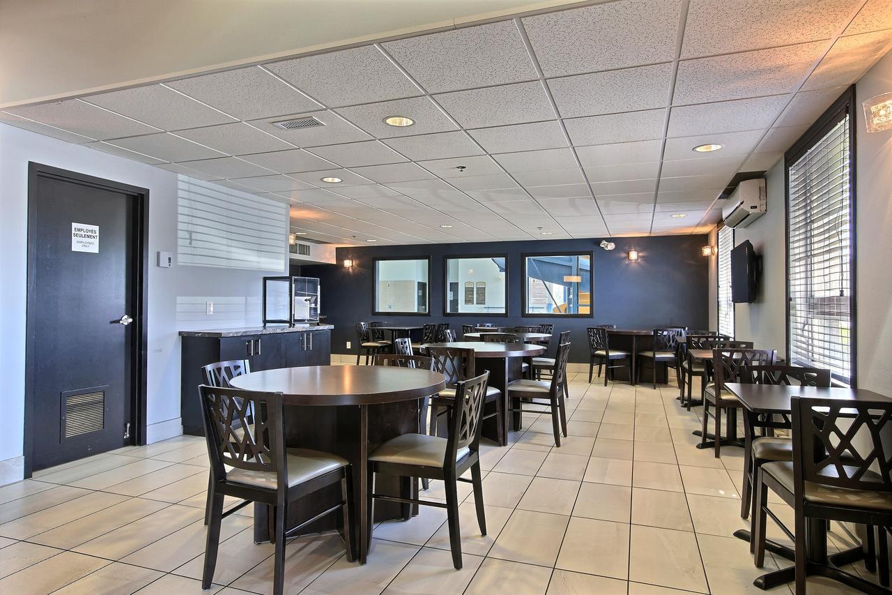 Super 8 By Wyndham Lachenaie/terrebonne Hotel 3*